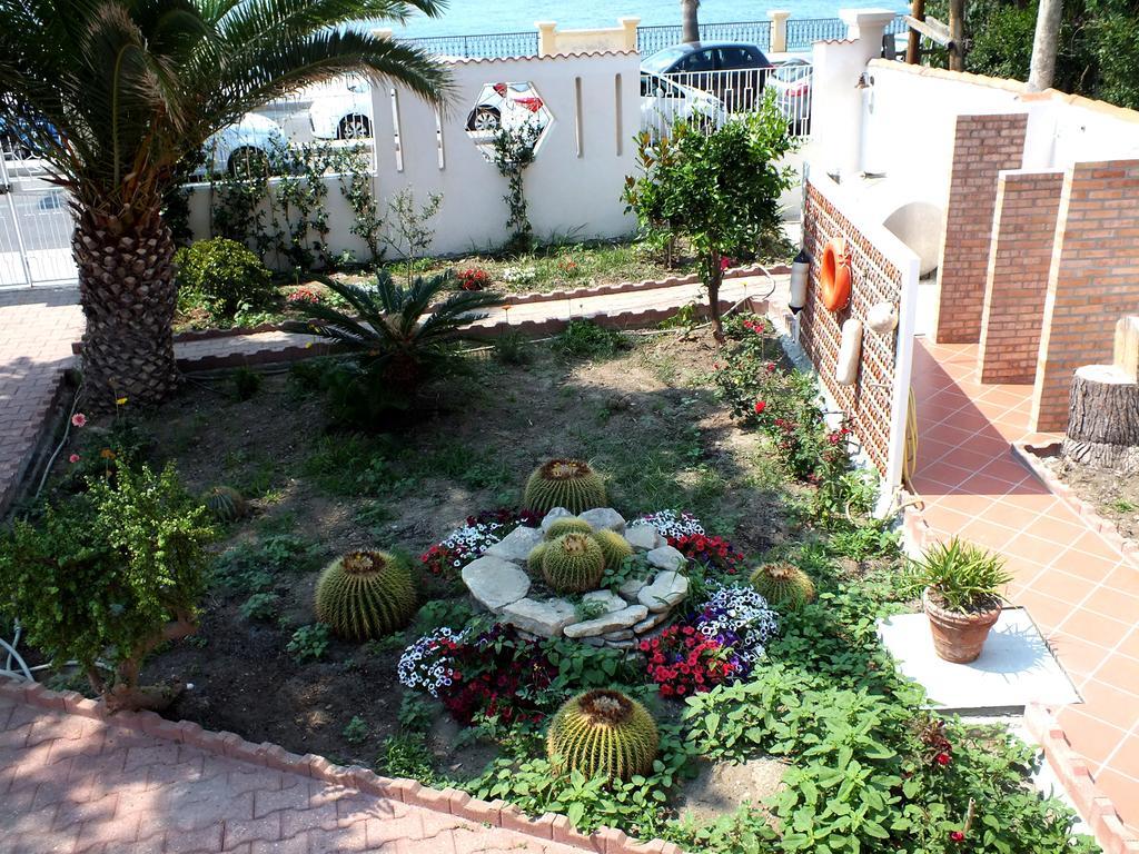 B&B Villa Sul Mare เมลิโต ดิ ปอร์โตซัลโว ภายนอก รูปภาพ
