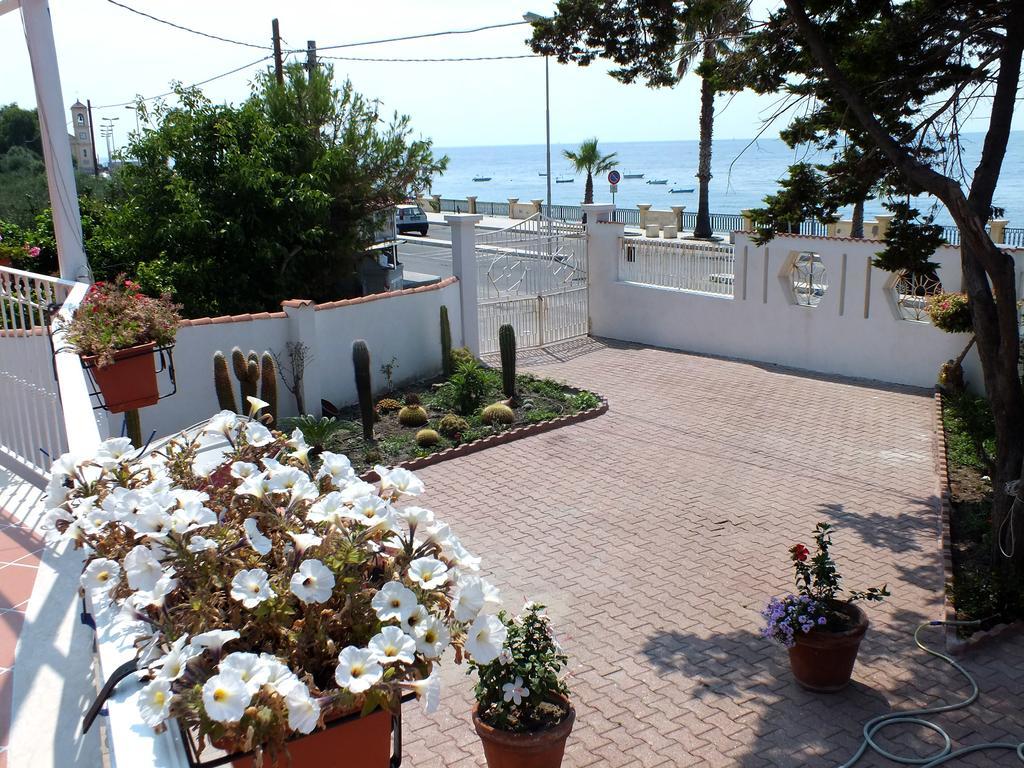 B&B Villa Sul Mare เมลิโต ดิ ปอร์โตซัลโว ภายนอก รูปภาพ