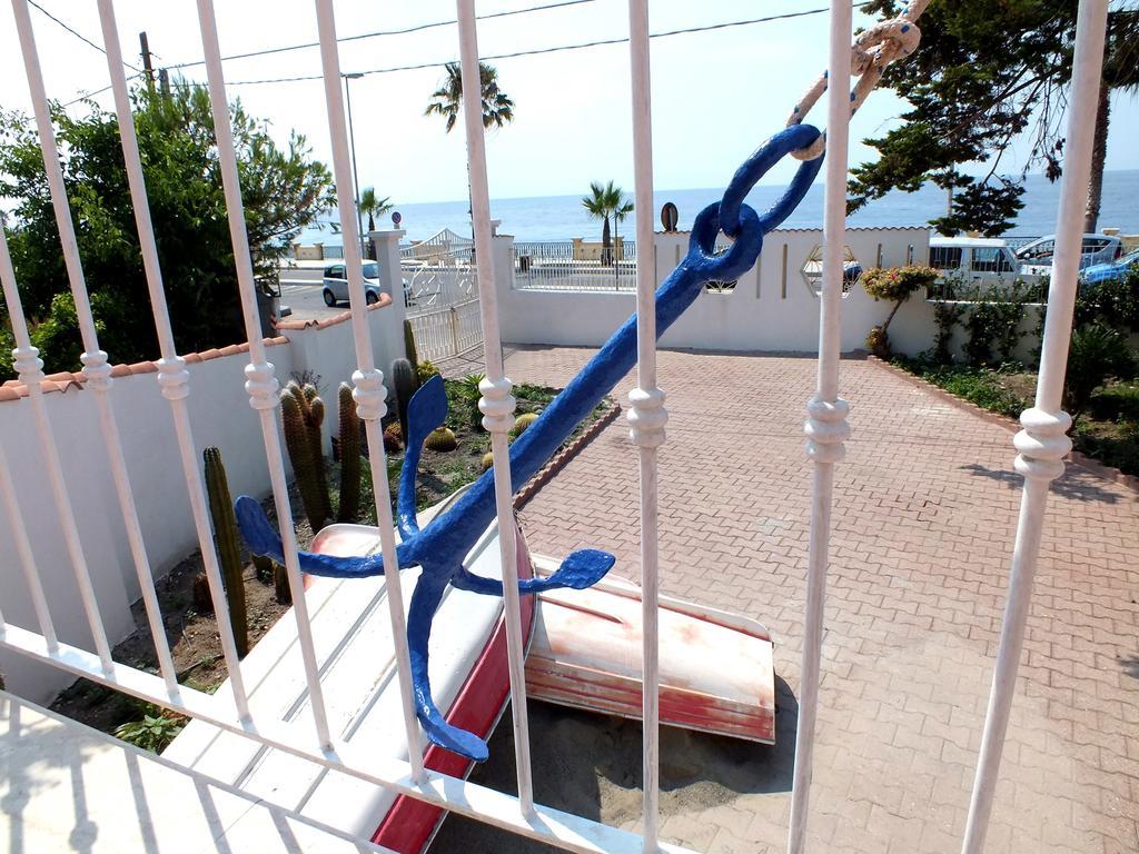 B&B Villa Sul Mare เมลิโต ดิ ปอร์โตซัลโว ภายนอก รูปภาพ