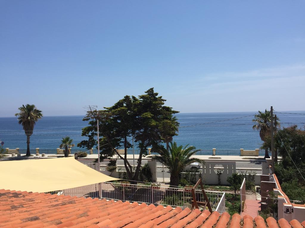 B&B Villa Sul Mare เมลิโต ดิ ปอร์โตซัลโว ภายนอก รูปภาพ