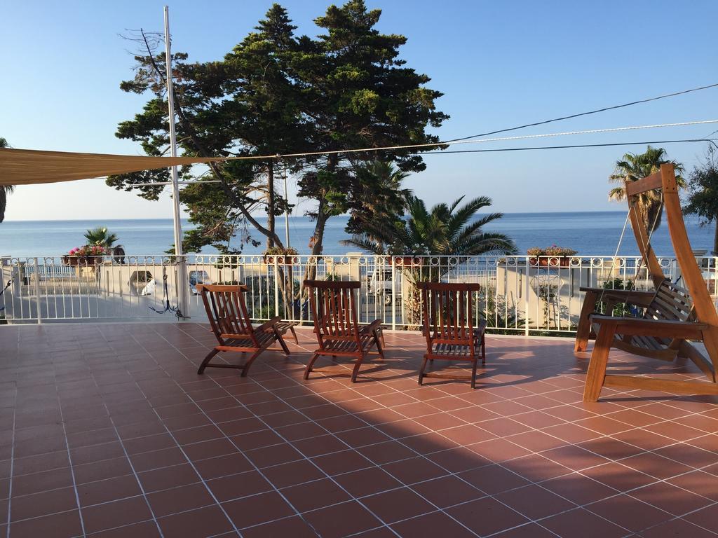 B&B Villa Sul Mare เมลิโต ดิ ปอร์โตซัลโว ภายนอก รูปภาพ