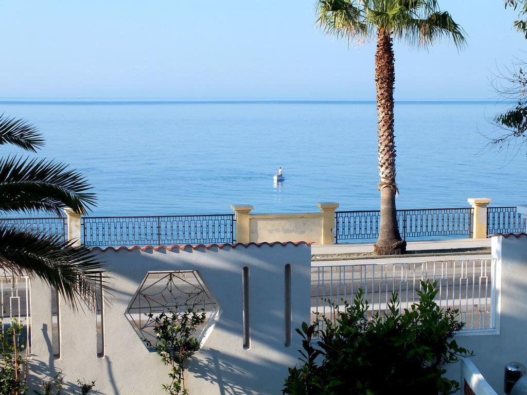 B&B Villa Sul Mare เมลิโต ดิ ปอร์โตซัลโว ภายนอก รูปภาพ